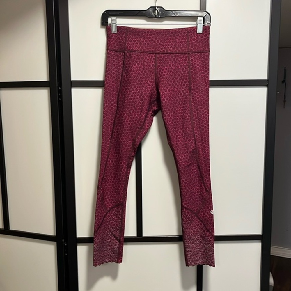 Lululemon Tights Cranberry Geometric Performance Flexible Quick Dry Women's Sz 6